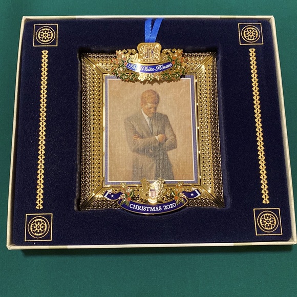 2020 White House Kennedy Christmas Ornament - Picture 2 of 7